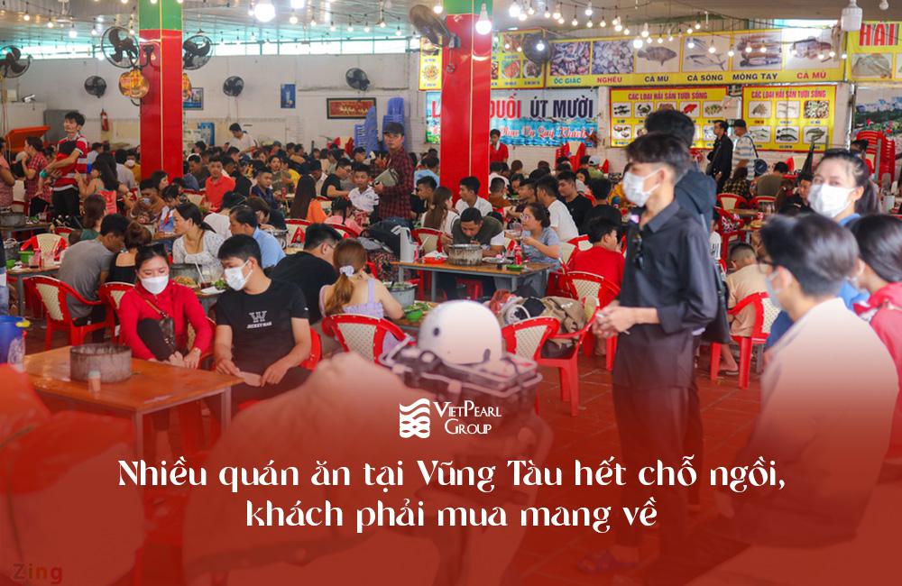 Nhiều quán ăn tại Vũng Tàu hết chỗ ngồi, khách phải mua mang về