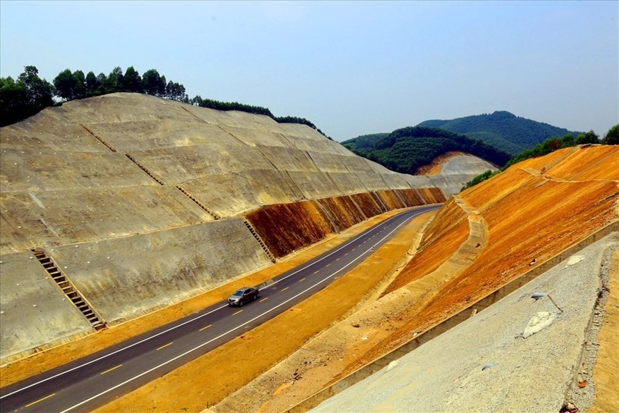 Cao tốc ngàn tỉ qua Khánh Hòa thiếu 4,7 triệu m3 đất san lấp